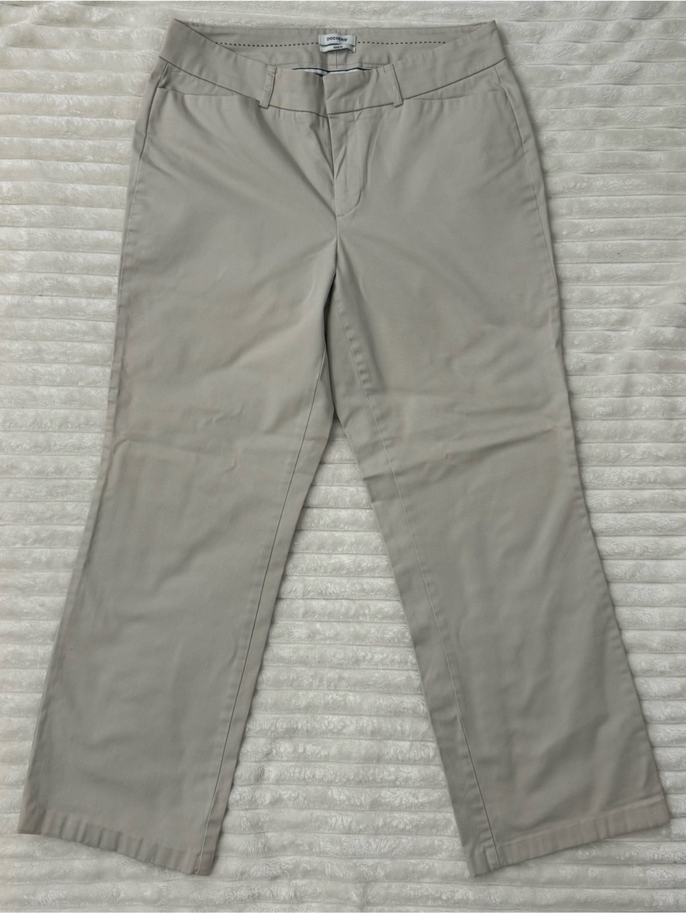 Classic Women’s Dockers Khaki Flat-Front Pants